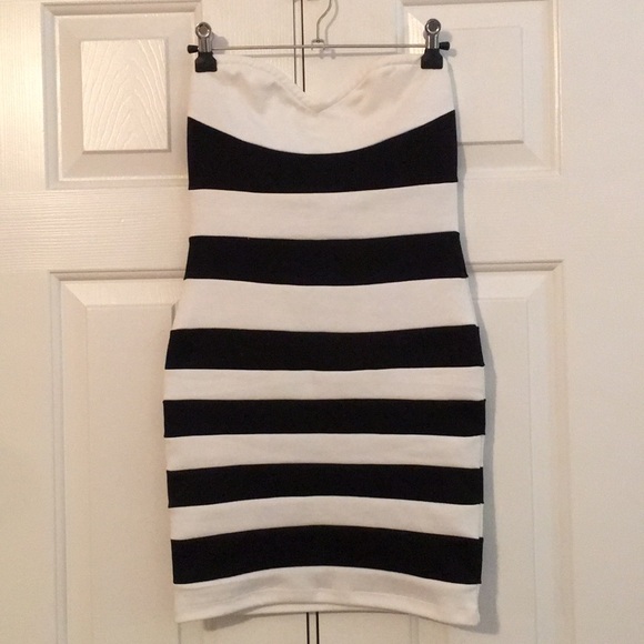 Motel Rocks Dresses & Skirts - 🖤Black/White Dress🖤